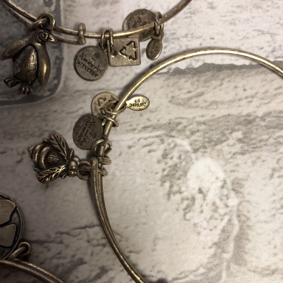 5 Alex & Ani charm bracelets silver tone penquin bumblebee starfish - Picture 3 of 6